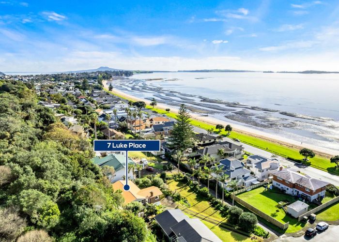  at 7 Luke Place, Eastern Beach, Auckland