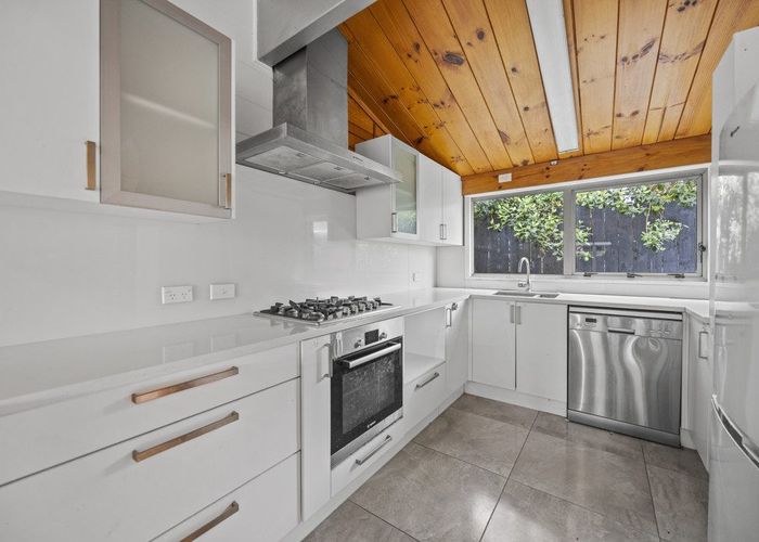  at 9 McInnes Road, Weymouth, Manukau City, Auckland