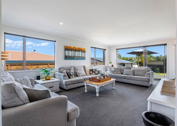  at 24 Bay Street, Red Beach, Red Beach