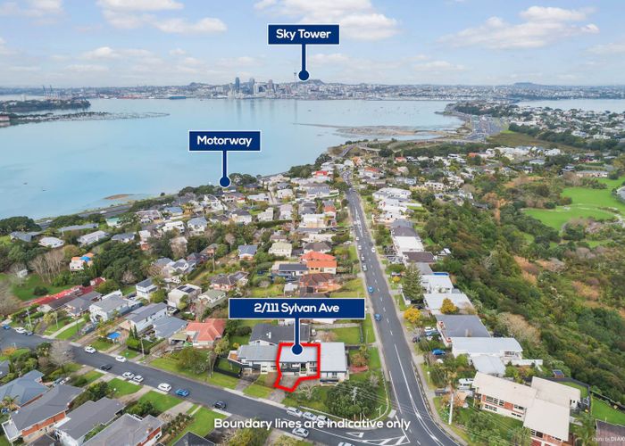  at 2/111 Sylvan Avenue, Northcote, Auckland