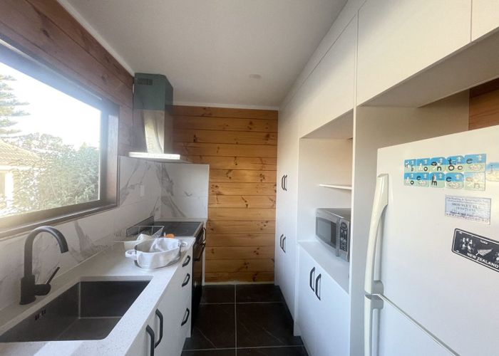  at 41 College Road, Northcote, Auckland