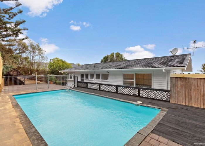  at 23 Easton Park Parade, Glenfield, Auckland