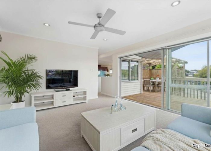  at 24 Kiteroa Terrace, Rothesay Bay, North Shore City, Auckland