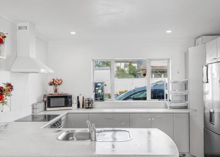  at 8/31 Swanson Road, Henderson, Waitakere City, Auckland