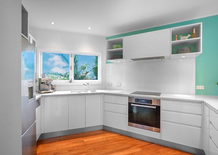  at 6 Tipene Place, Meadowbank, Auckland