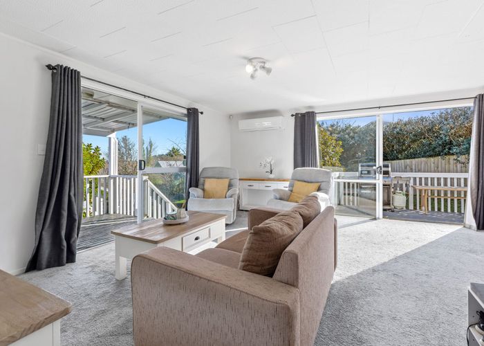  at 17 Magdalen Place, West Harbour, Waitakere City, Auckland
