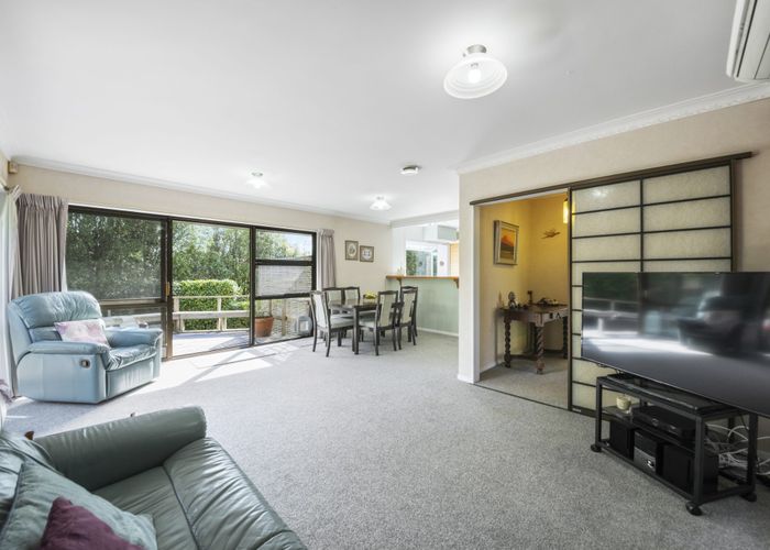  at 2/30 Galloway Crescent, Farm Cove, Auckland