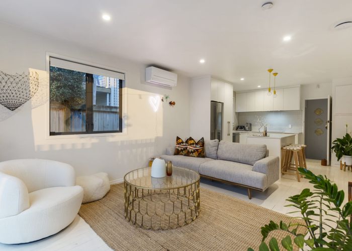  at 2/50 Sylvan Avenue, Northcote, Auckland