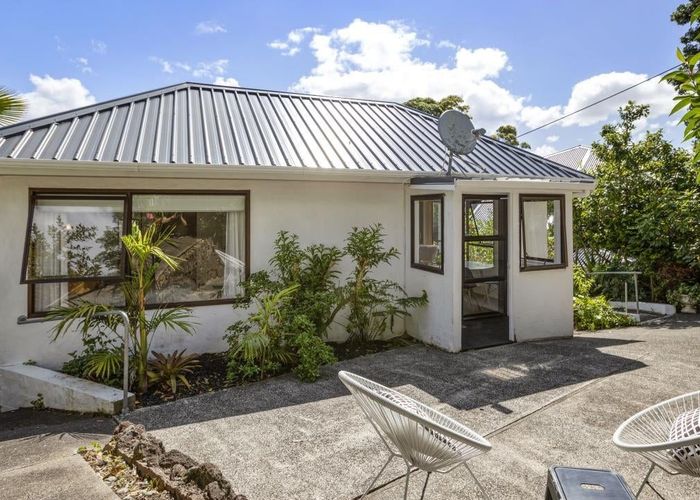  at 1/62 Wairoa Road, Narrow Neck, Auckland