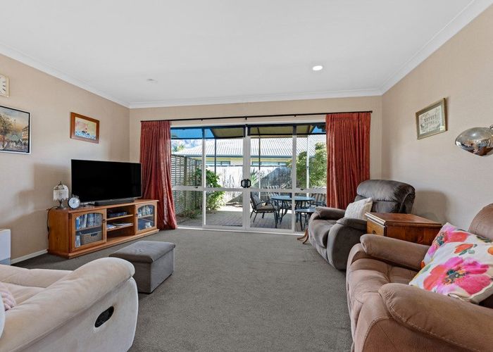  at 48 Aberdeen Crescent, Wattle Downs, Manukau City, Auckland