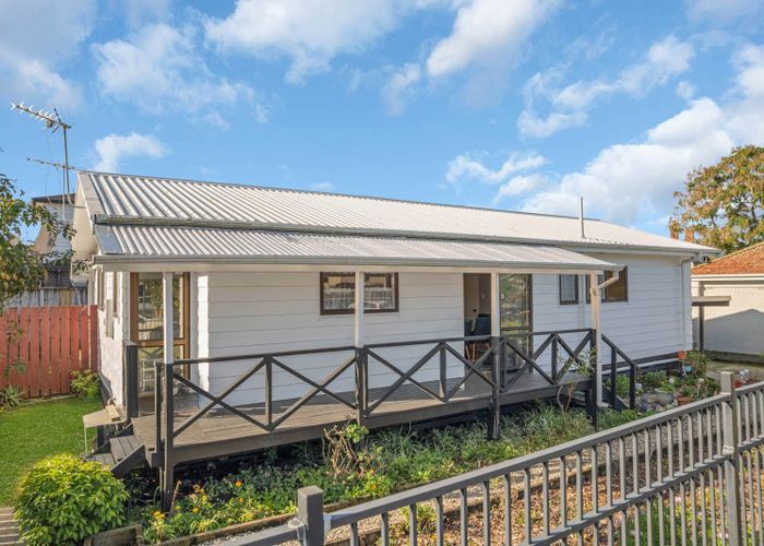  at 2/446 Massey Road, Mangere East, Manukau City, Auckland