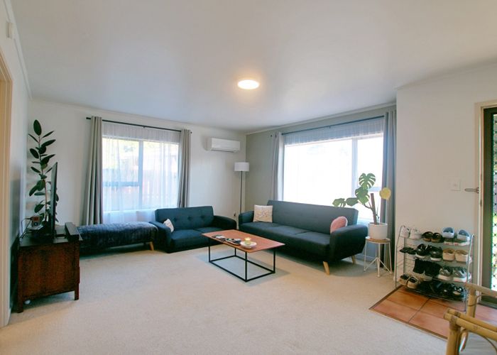  at 2/13 Frank Evans Place, Henderson, Waitakere City, Auckland