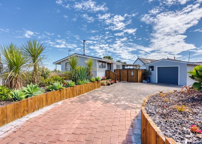  at 15 Waiheke Street, Waikanae Beach, Waikanae