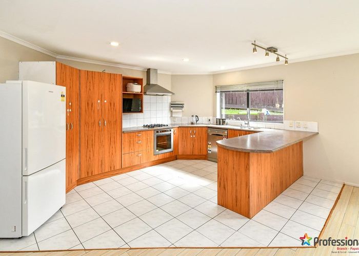  at 36 Piper Place, Goodwood Heights, Auckland