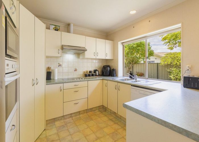  at 6 Ellerslie Place, Taradale, Napier
