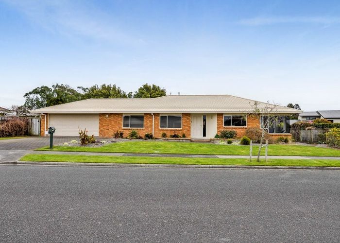  at 18 Kinross Drive, Merrilands, New Plymouth