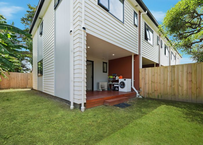  at 7/3 Royal View Road, Te Atatu South, Waitakere City, Auckland