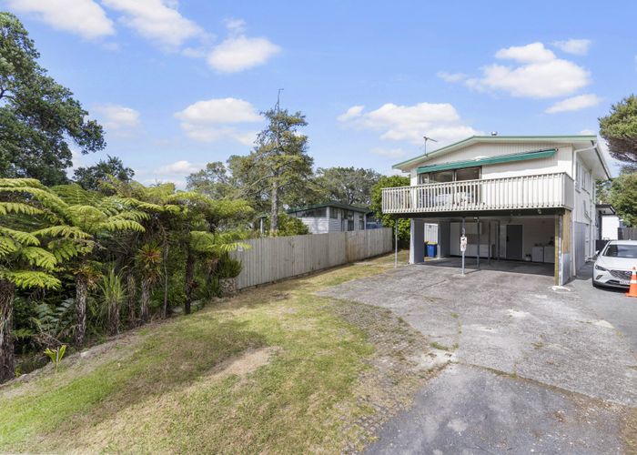  at 21A Cleve Road, Green Bay, Auckland