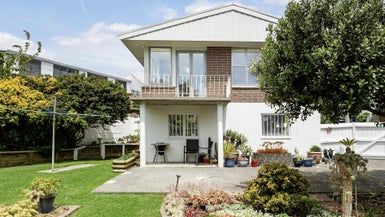 at 20 Lawrence Crescent, Hillpark, Auckland