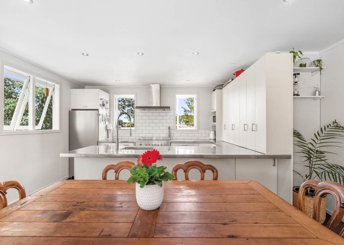  at 4 Kennedy Avenue, Forrest Hill, North Shore City, Auckland