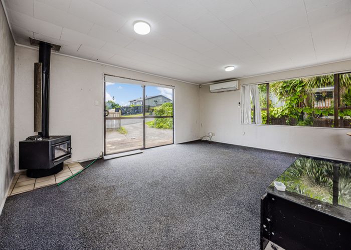  at 2 Harrington Road, Henderson, Waitakere City, Auckland