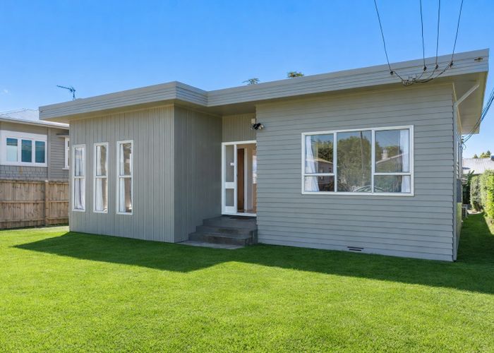  at 3 locarno Ave, St Lukes, Auckland City, Auckland