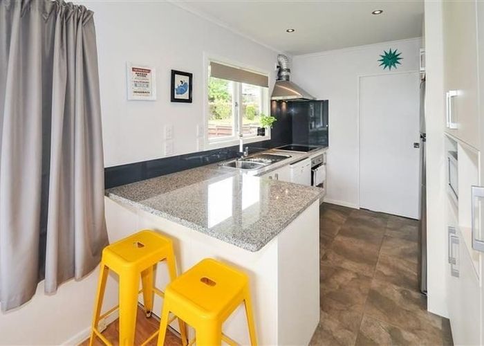  at 3 Wykeham Place, Glenfield, North Shore City, Auckland