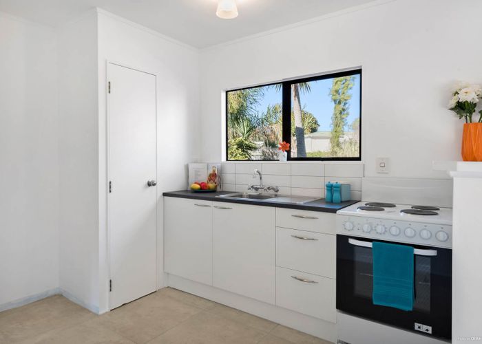  at 3/6 Makora Road, Massey, Auckland