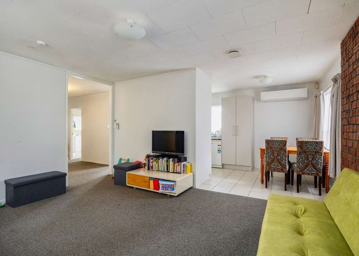  at 33 Claverdon Drive, Massey, Waitakere City, Auckland