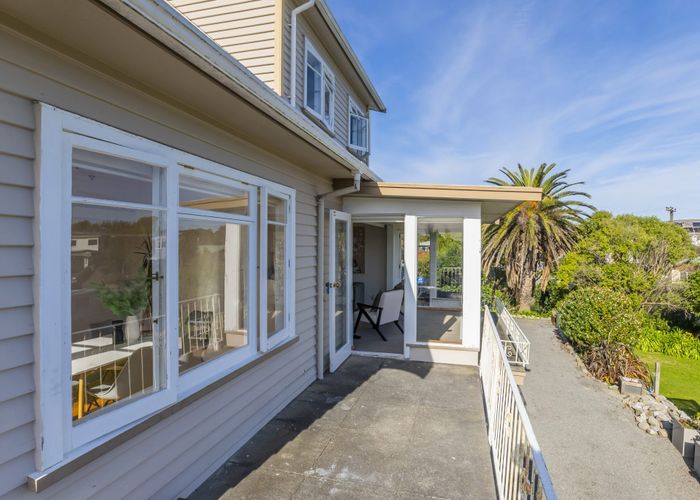  at 8 Eatwell Avenue, Paraparaumu Beach, Kapiti Coast, Wellington