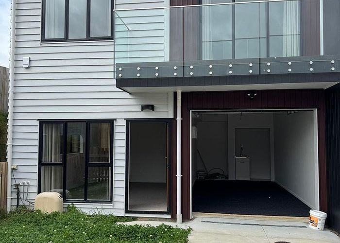  at 5/14 Medallion Drive, Oteha, North Shore City, Auckland