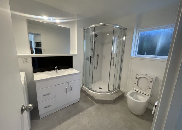  at 8/869 Beach Road, Torbay, North Shore City, Auckland
