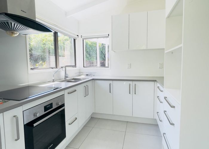  at 30 Mannering Place, Hillcrest, North Shore City, Auckland