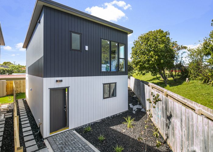  at 20F Fairdene Avenue, Henderson, Waitakere City, Auckland