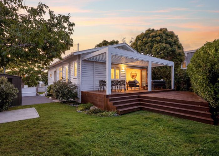  at 14 Oliver Street, Point Chevalier, Auckland City, Auckland