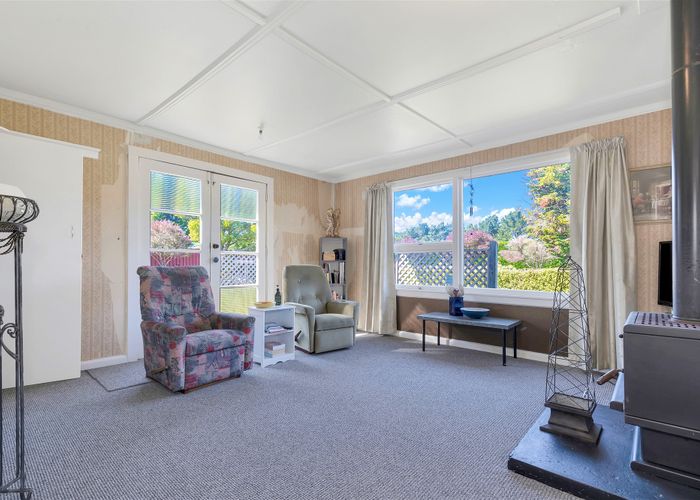  at 7 Holton Road, Amberley, Amberley