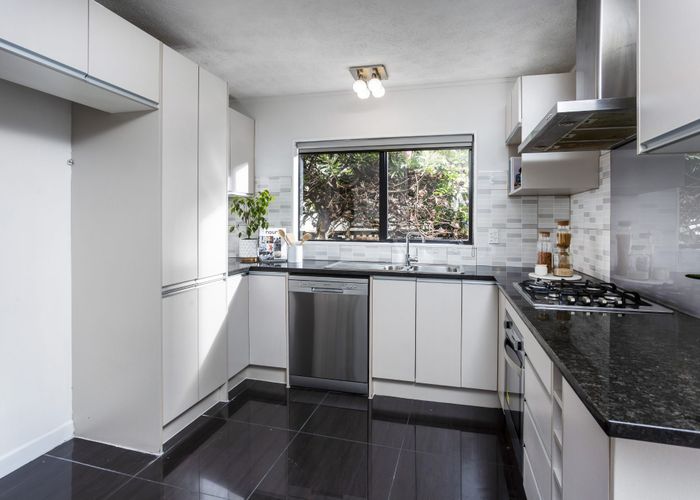  at 2/17 Greenvalley Rise, Glenfield, North Shore City, Auckland