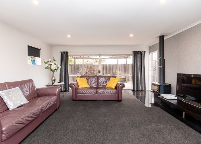  at 2/8 Pentland Drive, Belfast, Christchurch