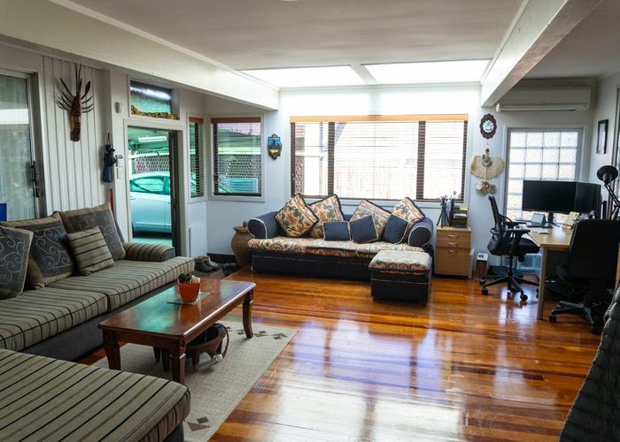  at 5 Montmere Avenue, Te Atatu Peninsula, Auckland