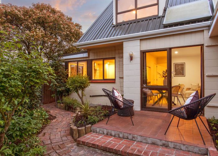  at 2/38 Onslow Street, St Albans, Christchurch