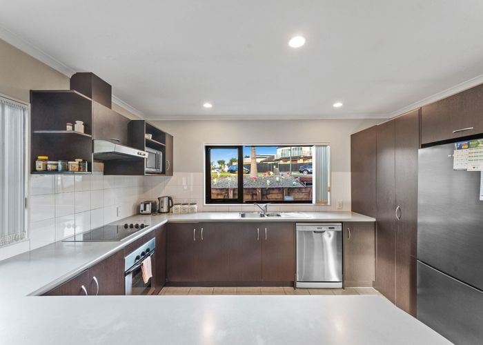  at 2 Goh Place, Manurewa, Auckland