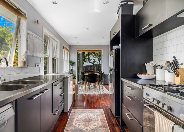  at 10 Awaroa Road, Sunnyvale, Waitakere City, Auckland