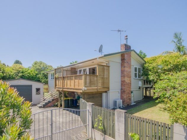  at 3 Thuja Street, Green Bay, Waitakere City, Auckland