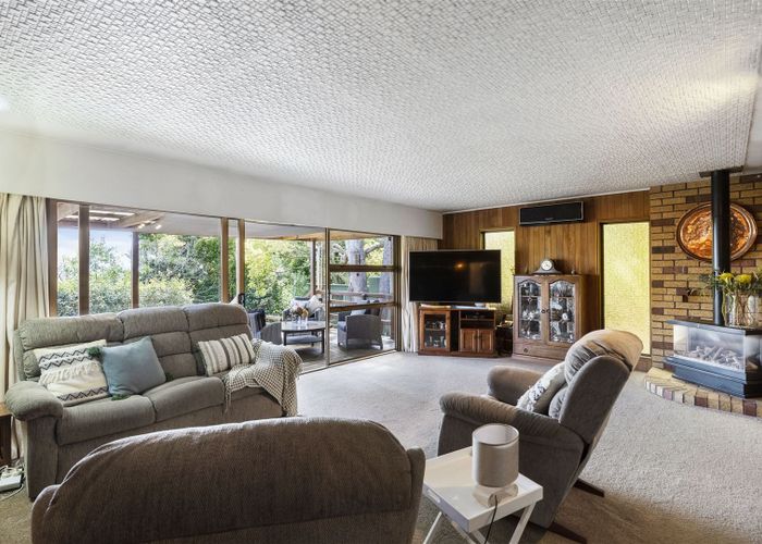  at 11 Stanley Road, Glenfield, Auckland