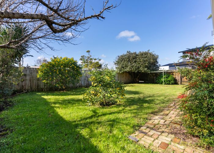  at 14 Roseneath Place, Birkdale, North Shore City, Auckland