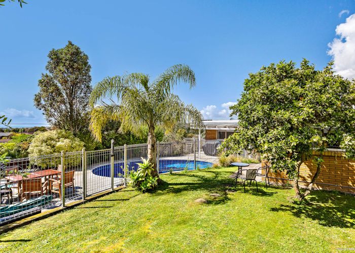  at 5 Sartors Avenue, Northcross, Auckland