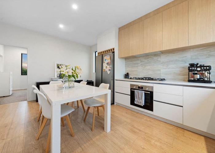  at 6D Tiroroa Avenue, Te Atatu South, Waitakere City, Auckland