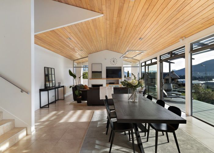  at 4 Elizabeth Place, Kelvin Heights, Queenstown