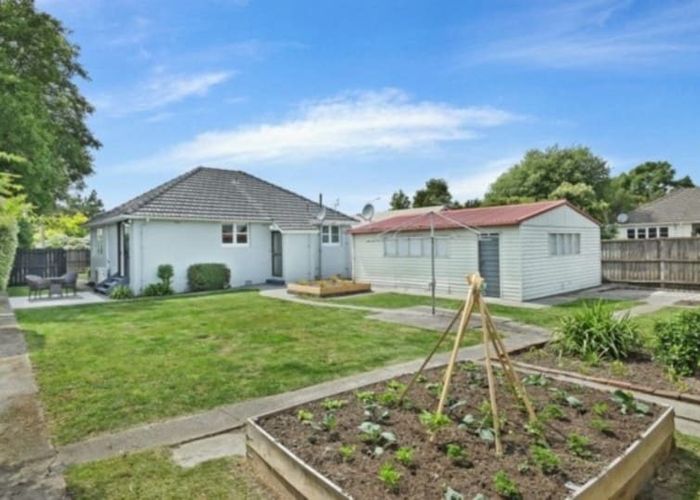  at 3 Bateman Avenue, Bryndwr, Christchurch