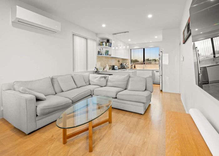  at 6B Tiroroa Avenue, Te Atatu South, Waitakere City, Auckland